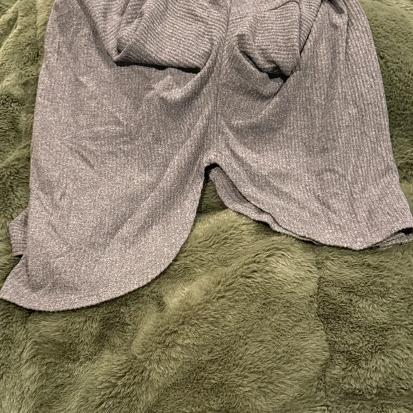 Relaxed V-Neck Cardigan - Picture 7 of 8